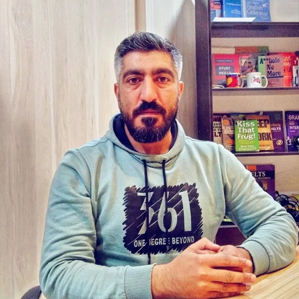 تأثیر لیسنینگ در فلوئنت حرف زدن | چرا گوش دادن مهمتر از آن چیزیست که فکر میکنید؟