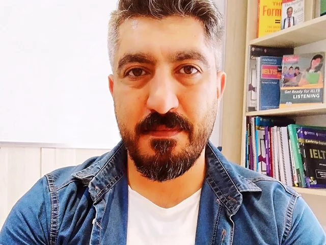 چگونه در آزمون اسپیکینگ آیلتس مثل ربات حرف نزنیم؟  اینتونیشن، لهجه و فلوئنسی با روش استاد مهرداد صابر